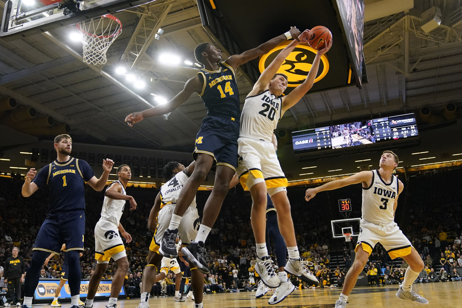 Michigan Iowa Basketball